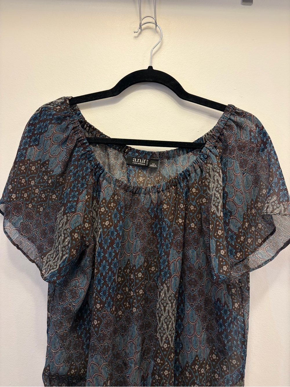 Paisley Sheer Blouse Womens Petite M Flutter Sleeve Smocked Hem a.n.a. - Picture 4 of 11